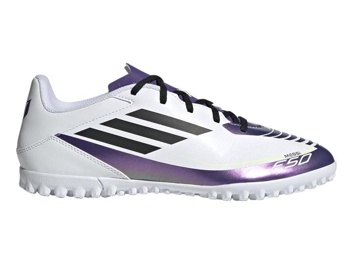 Tenis de fútbol Adidas F50 Club Messi en color blanco con detalles morados y negros, suela para césped sintético.