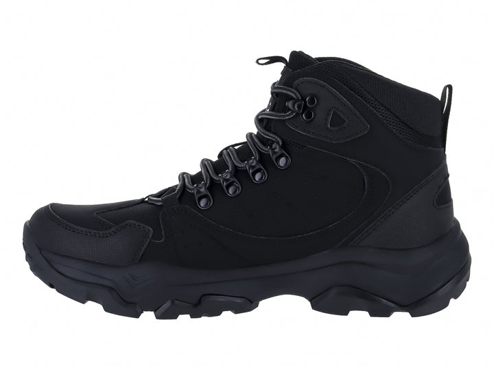Bota deportiva de caña media en color negro sólido con suela gruesa y cordones negros.