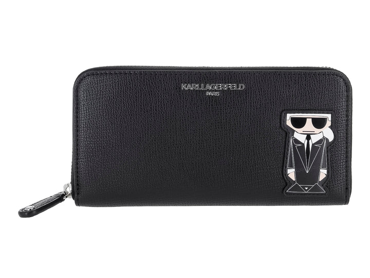 Cartera negra de Karl Lagerfeld con cierre y un parche decorativo del diseñador en la parte frontal.