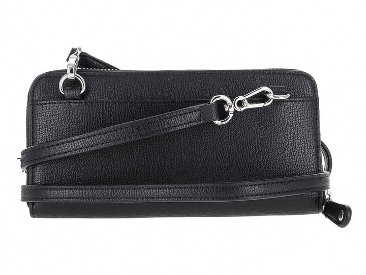 Cartera negra de Karl Lagerfeld con cierre y un parche decorativo del diseñador en la parte frontal.