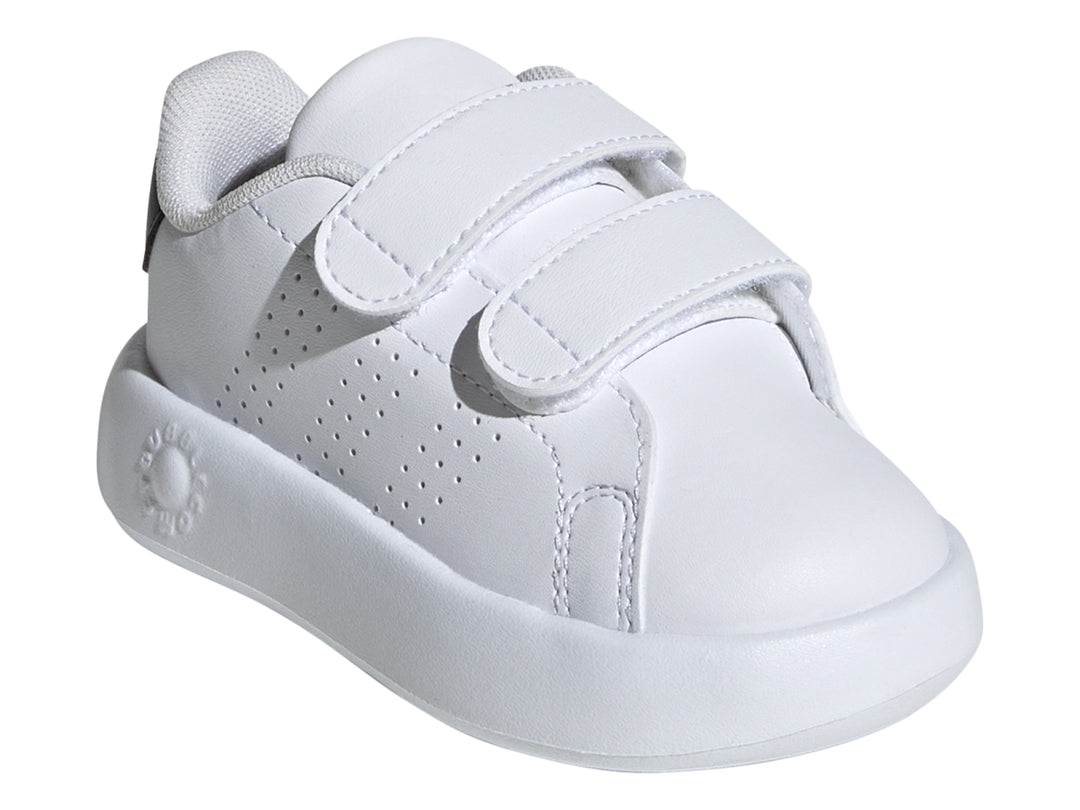 Tenis Adidas blancos para Niño con cierre de velcro y detalle negro en el talón.