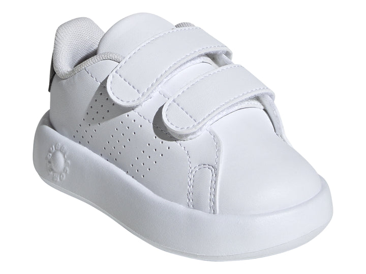 Tenis Adidas blancos para Niño con cierre de velcro y detalle negro en el talón.