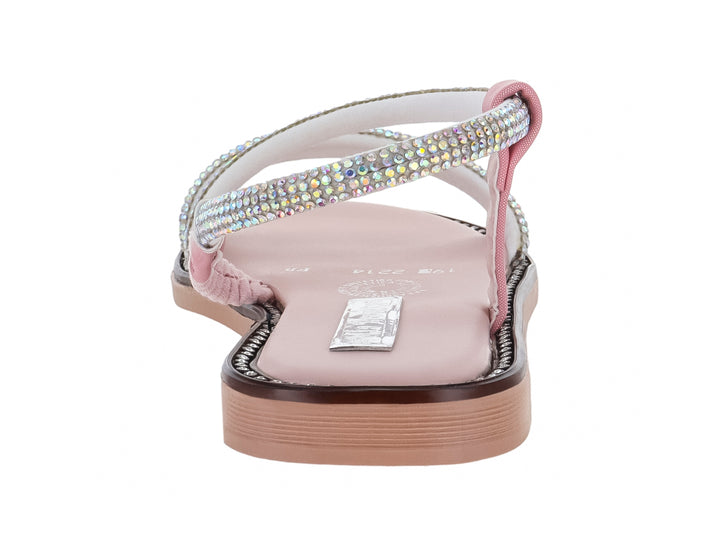 Sandalia plana color rosa para niña con detalles de brillantes en las correas.
