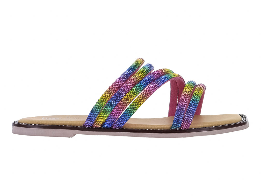Sandalia plana para niña con tiras multicolores brillantes y suela beige.