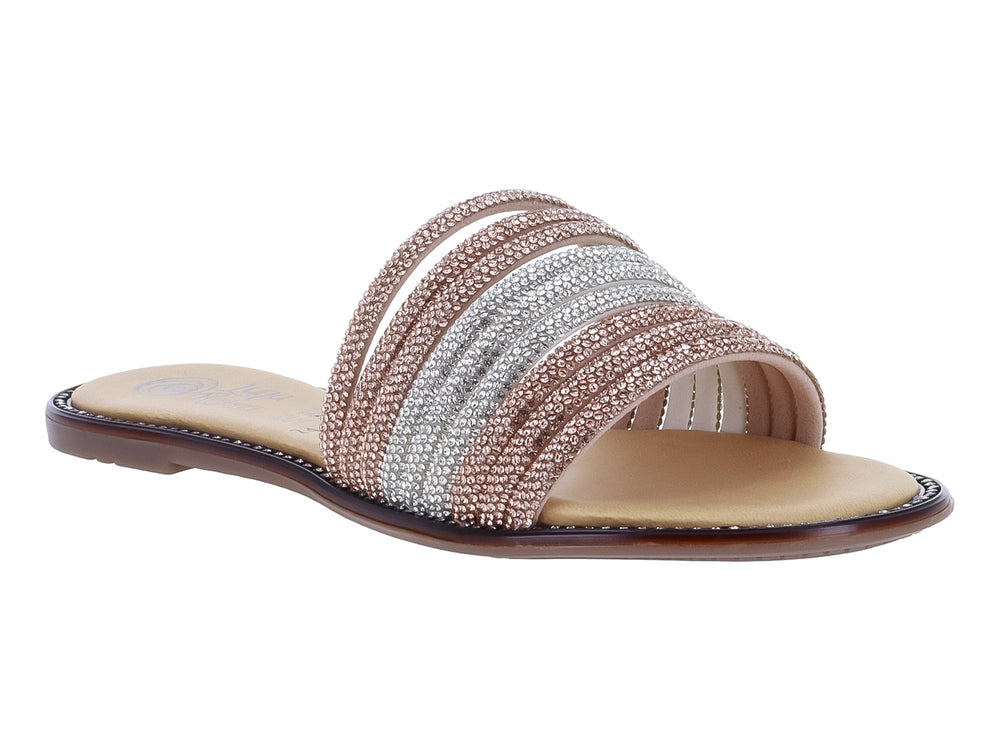Sandalia plana con tiras de pedrería en tonos plata y rosa maquillaje sobre suela beige.