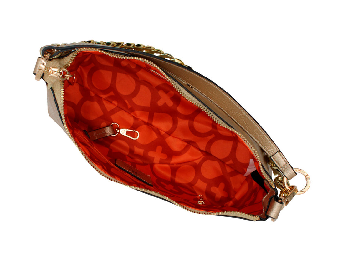 Bolso de hombro Jaime Ibiza en color oro con detalle de cadena dorada y asa negra.