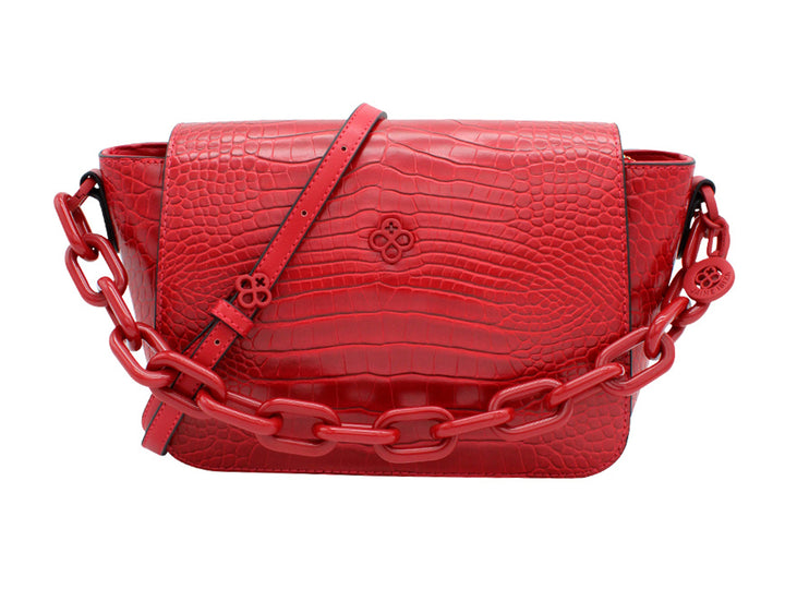 Bolso rojo con textura de cocodrilo y asa de cadena gruesa de la marca Jaime Ibiza.