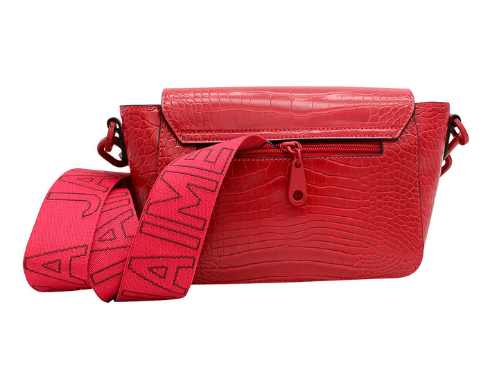 Bolso rojo con textura de cocodrilo y asa de cadena gruesa de la marca Jaime Ibiza.
