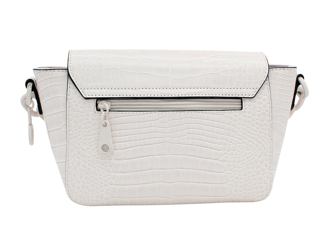 Bolso blanco de Jaime Ibiza con textura de cocodrilo, correa ajustable y asa de cadena gruesa.