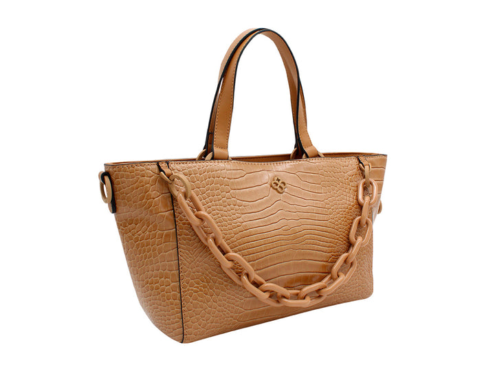 Bolso de hombro Jaime Ibiza color miel con textura de cocodrilo y detalle de cadena frontal.