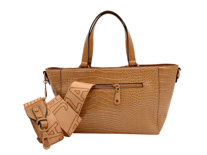 Bolso de hombro Jaime Ibiza color miel con textura de cocodrilo y detalle de cadena frontal.