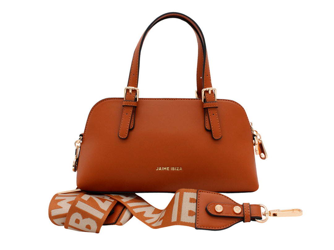 Bolso de hombro Jaime Ibiza color caramelo con asas cortas, correa larga y detalle circular en relieve al frente.