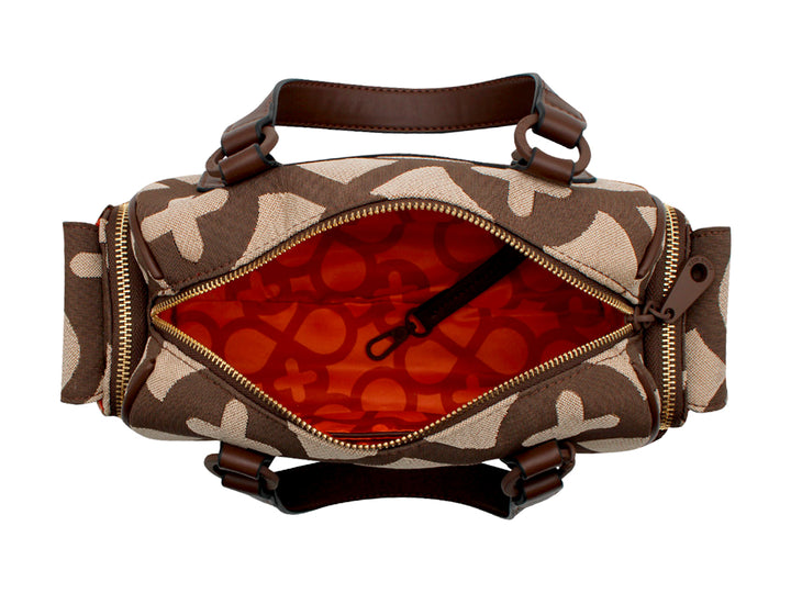 Bolso de mano Jaime Ibiza en color chocolate y beige con estampado geométrico y asas cortas.