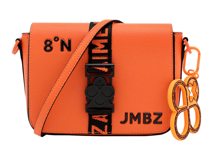 Bolso de hombro Jaime Ibiza color naranja con correa negra y accesorio colgante decorativo.