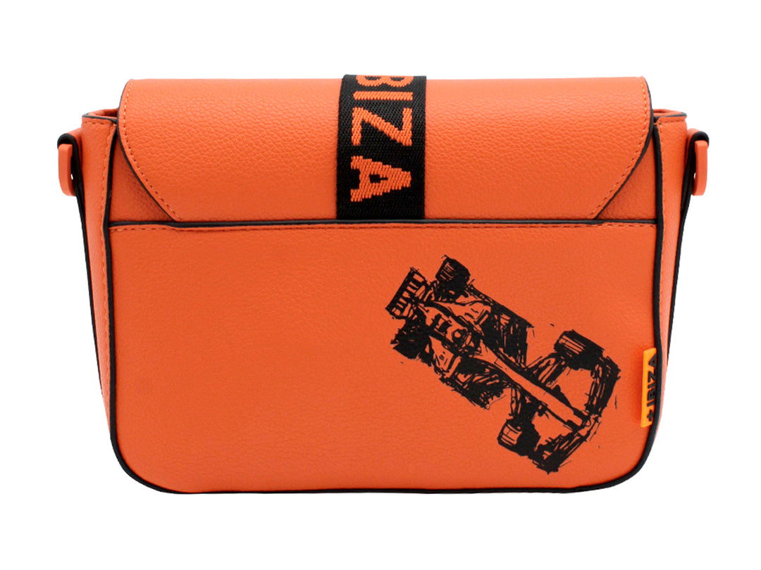Bolso de hombro Jaime Ibiza color naranja con correa negra y accesorio colgante decorativo.