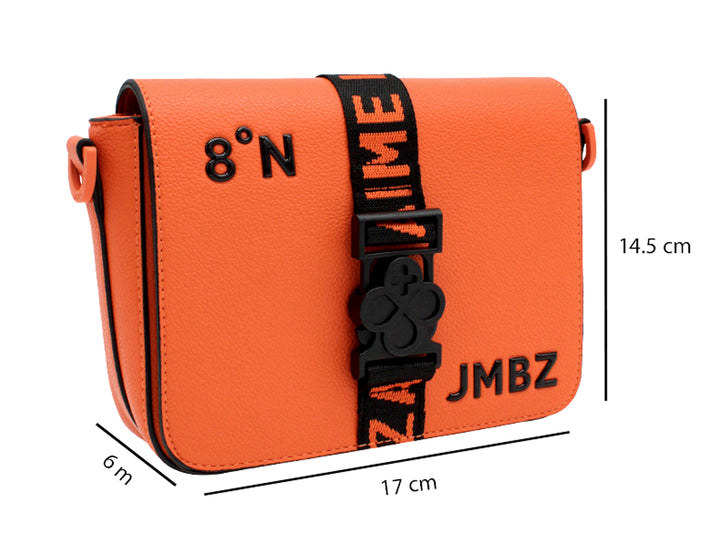 Bolso de hombro Jaime Ibiza color naranja con correa negra y accesorio colgante decorativo.