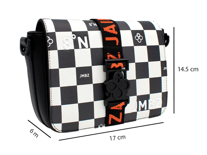 Bolso bandolera Jaime Ibiza con estampado de cuadros blancos y negros, detalles en naranja y correa ajustable.