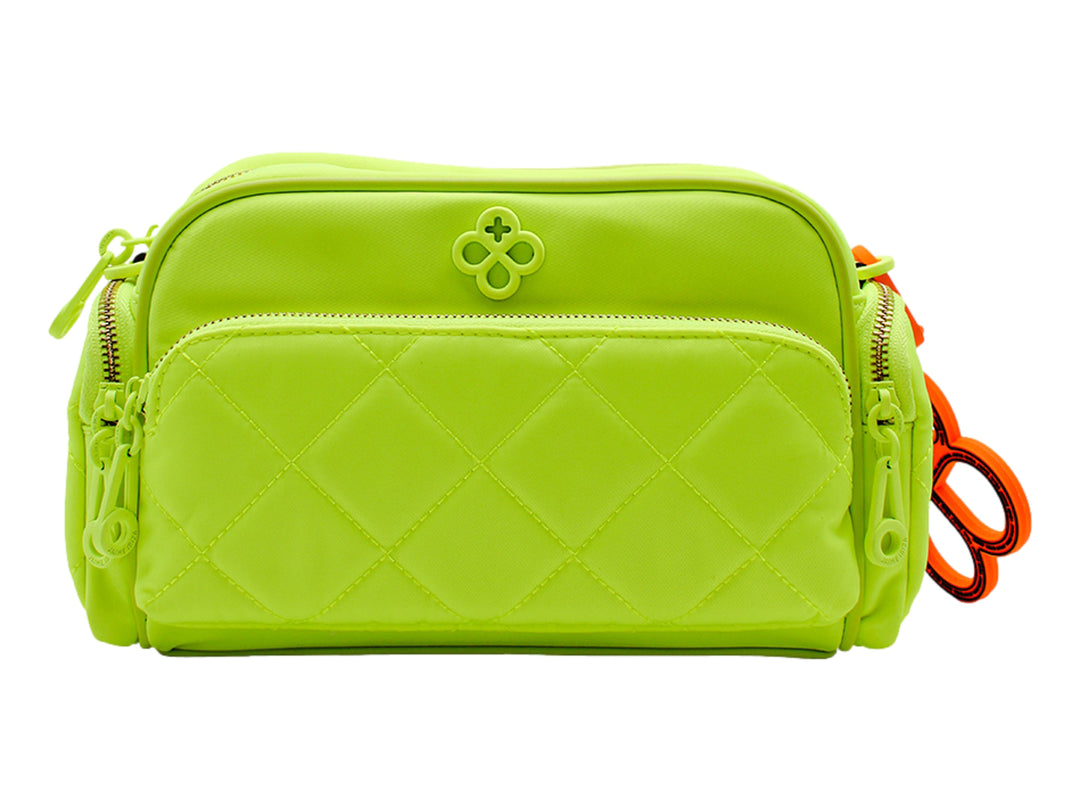 Bolso pequeño color verde neón con textura acolchada y correas naranjas.