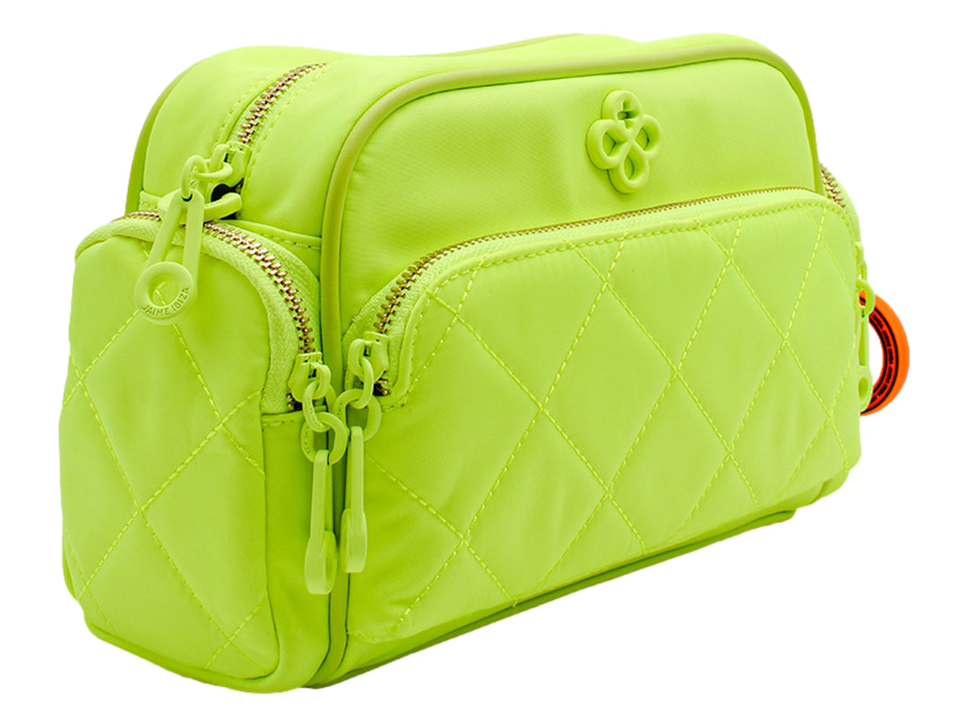 Bolso pequeño color verde neón con textura acolchada y correas naranjas.
