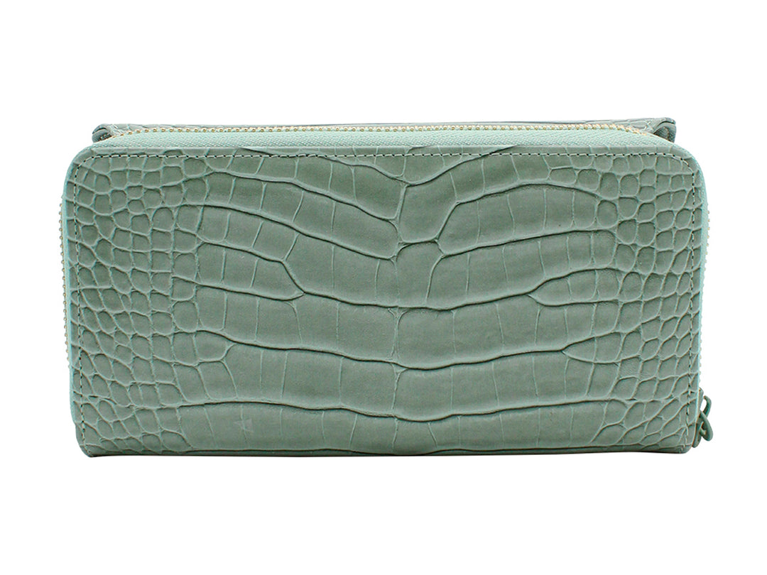 Cartera Jaime Ibiza en color aqua con textura de piel de cocodrilo y detalle decorativo central.