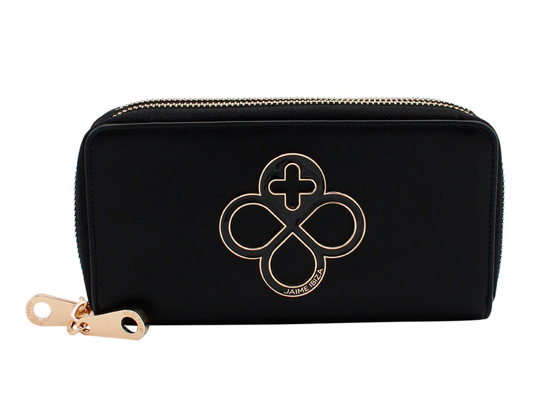 Cartera rectangular negra con logotipo dorado y cierre metálico de la marca Jaime Ibiza.