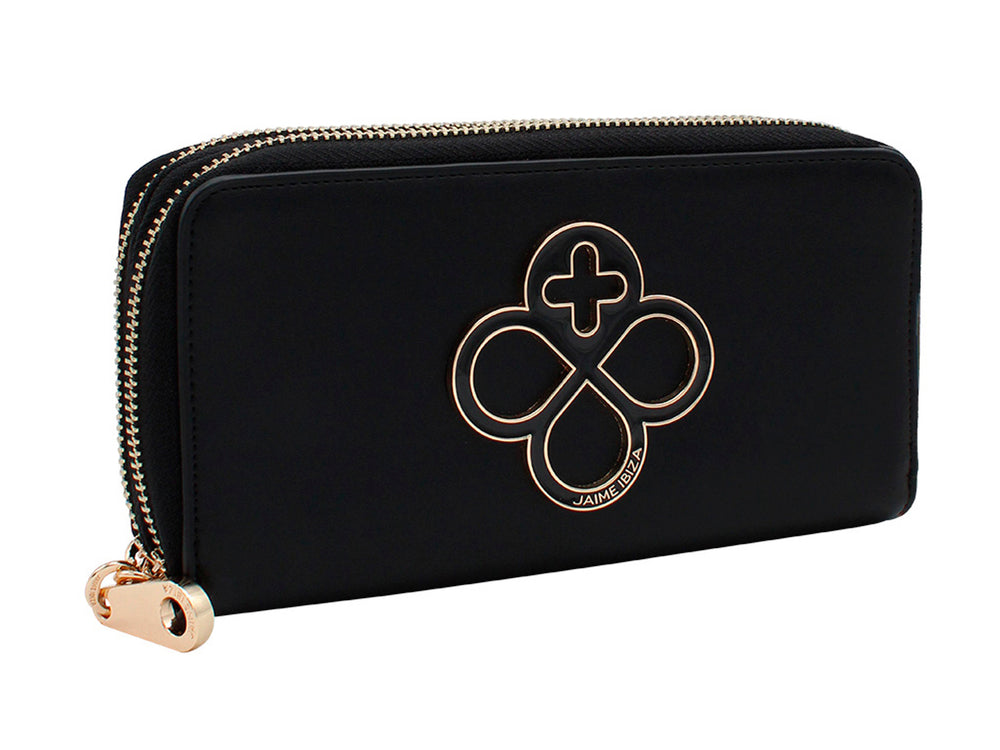Cartera rectangular negra con logotipo dorado y cierre metálico de la marca Jaime Ibiza.