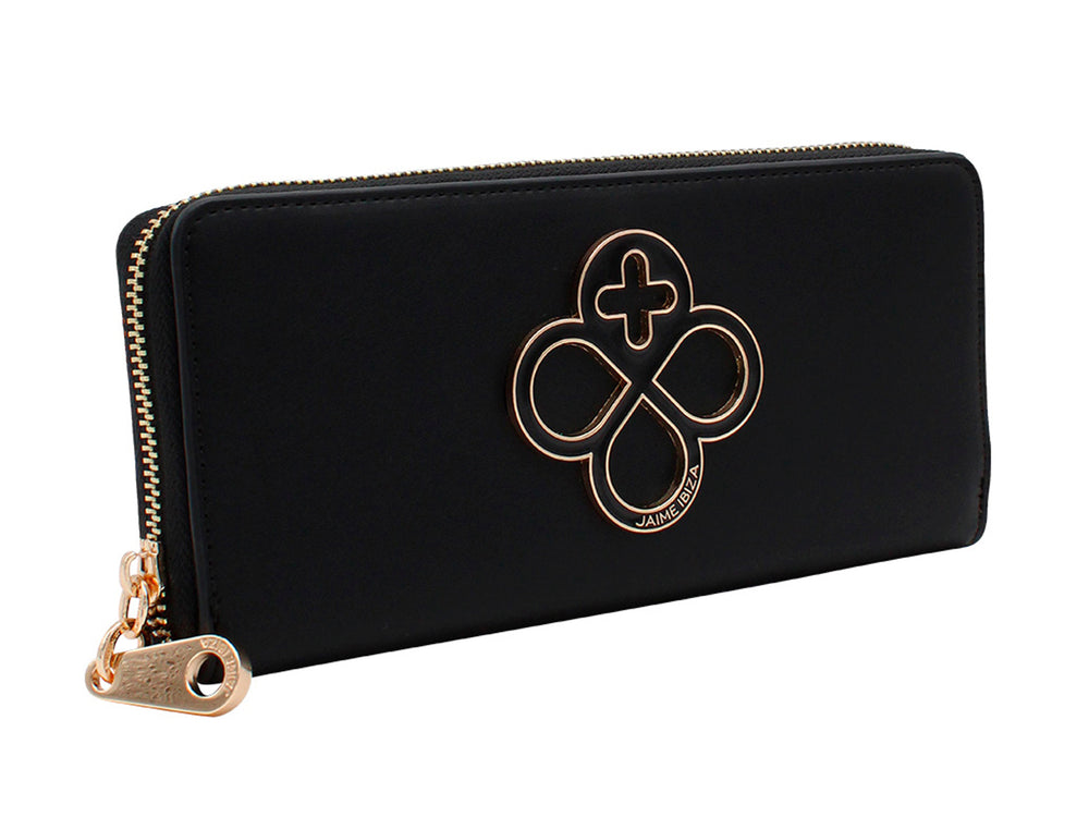 Cartera negra de Jaime Ibiza con correa y detalles metálicos en color dorado.