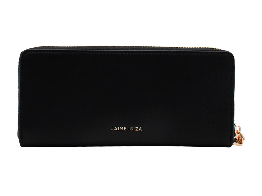 Cartera negra de Jaime Ibiza con correa y detalles metálicos en color dorado.
