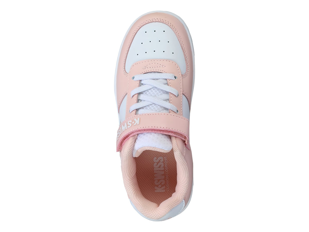Tenis K-Swiss para niña en color rosa claro y blanco con cierre de velcro y suela blanca.
