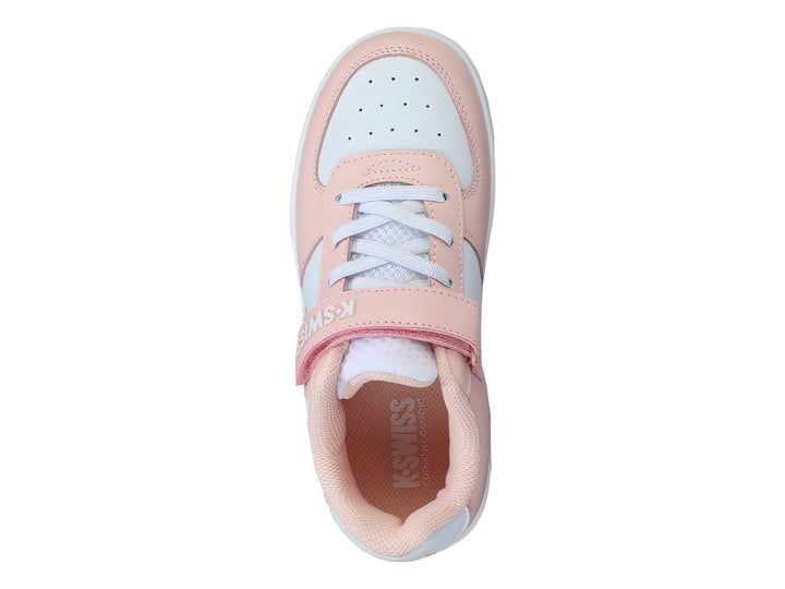 Tenis K-Swiss para niña en color rosa claro y blanco con cierre de velcro y suela blanca.