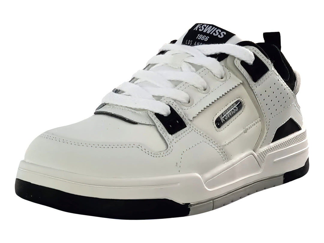 Tenis deportivos K-Swiss color blanco con detalles y suela en color negro.