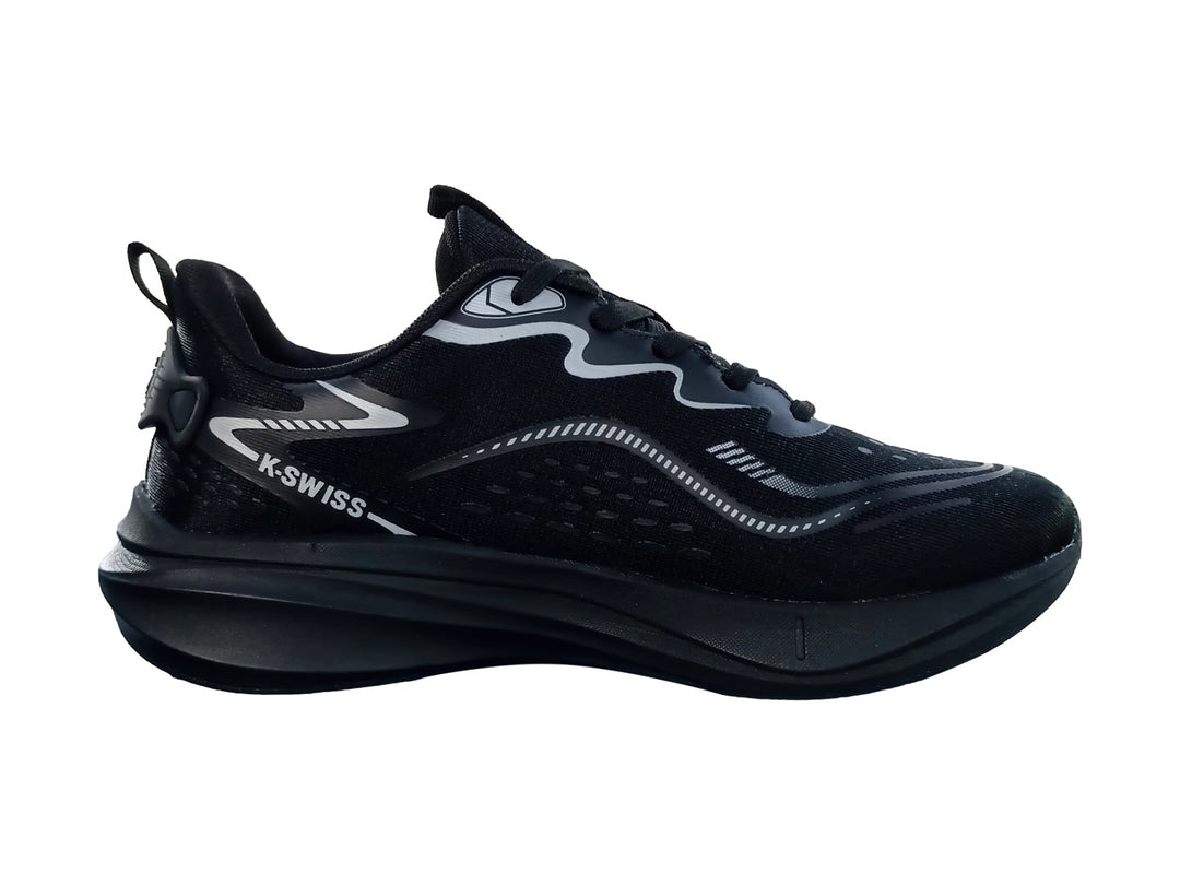 Tenis deportivos K-Swiss color negro con detalles en gris y suela negra.