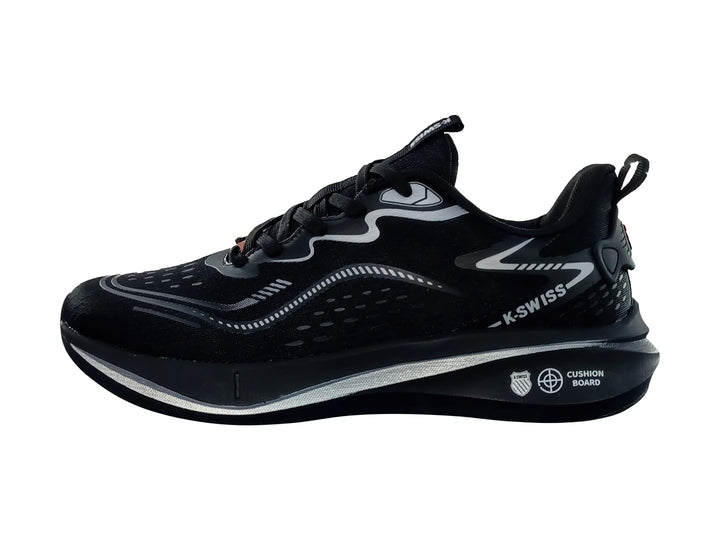 Tenis deportivos K-Swiss color negro con detalles en gris y suela negra.