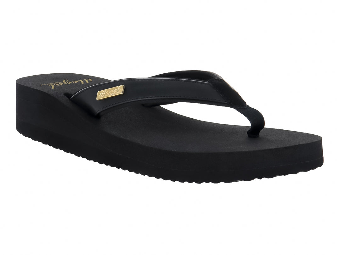Sandalia de plataforma color negro con diseño de tira para el dedo y suela gruesa.