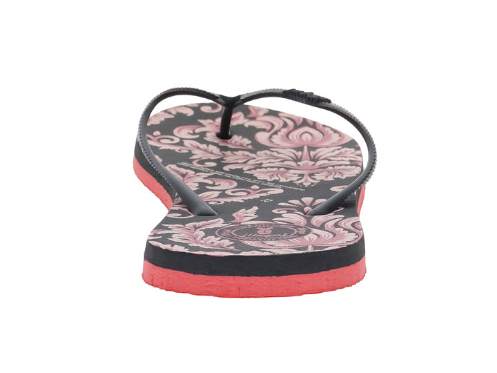 Sandalias negras con estampado floral rosa y suela roja de la marca Illegal.