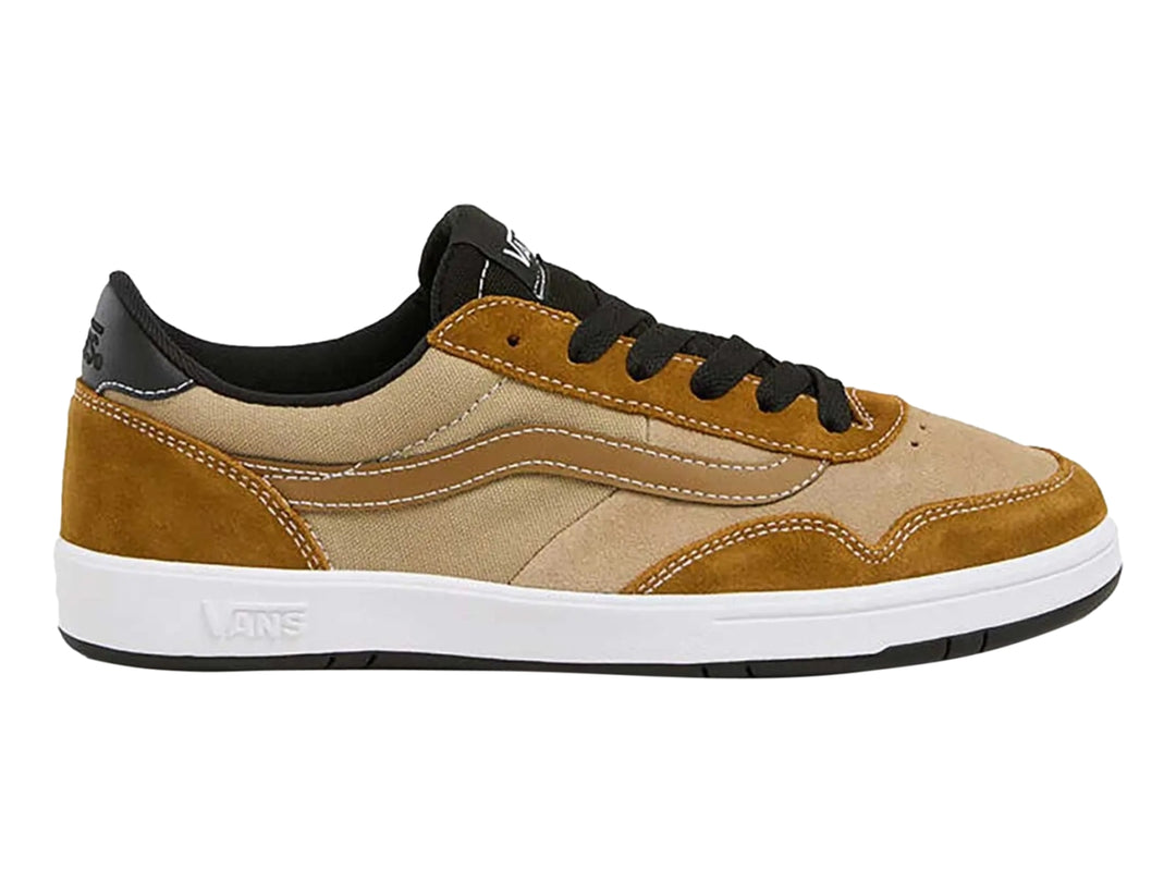 Tenis VANS color marrón bronce con detalles en beige, cordones negros y suela blanca.