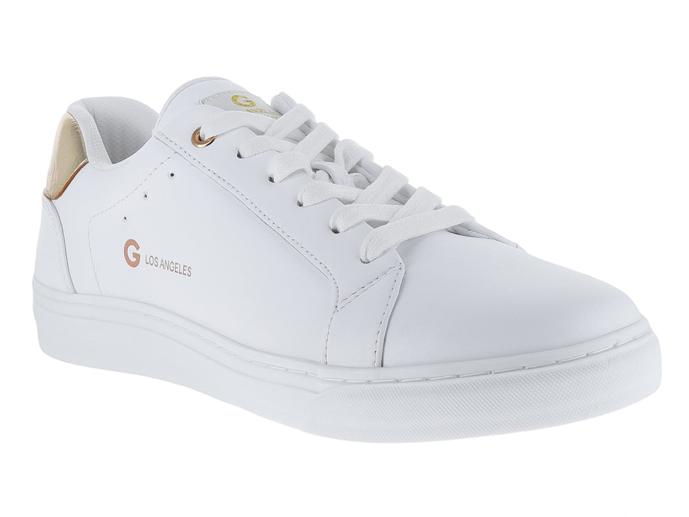 Tenis blancos de cuero con detalles en color dorado en el talón y logotipo lateral, estilo casual.