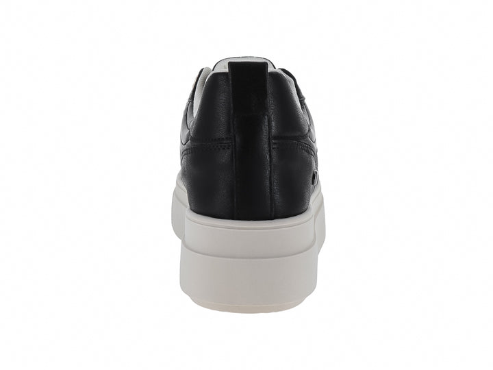 Tenis deportivos GBG en color negro con suela de plataforma blanca y detalles laterales blancos.