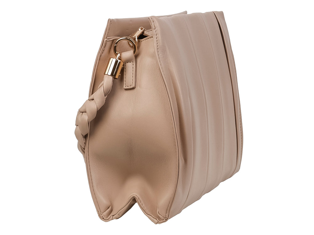 Bolso de mano color khaki con diseño de pliegues verticales y acabado liso.