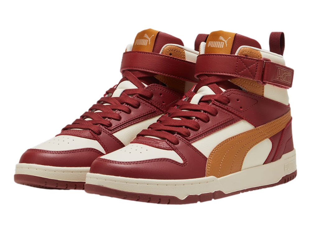 Tenis PUMA de corte alto en colores rojo, blanco y caramelo con suela blanca.