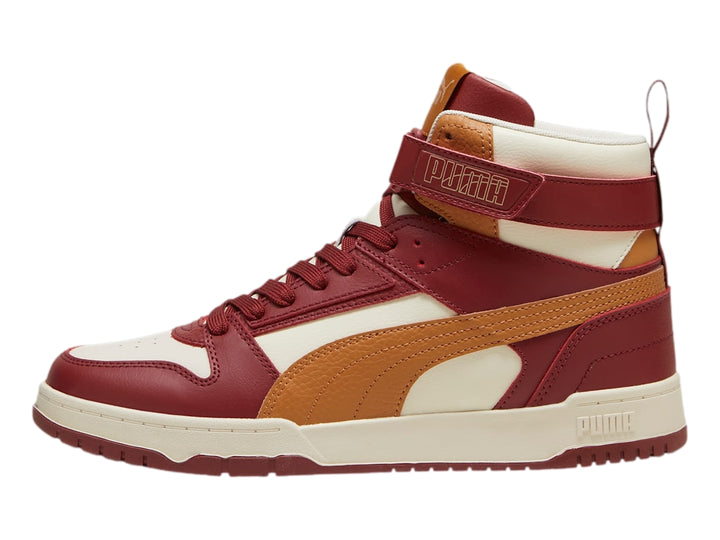 Tenis PUMA de corte alto en colores rojo, blanco y caramelo con suela blanca.