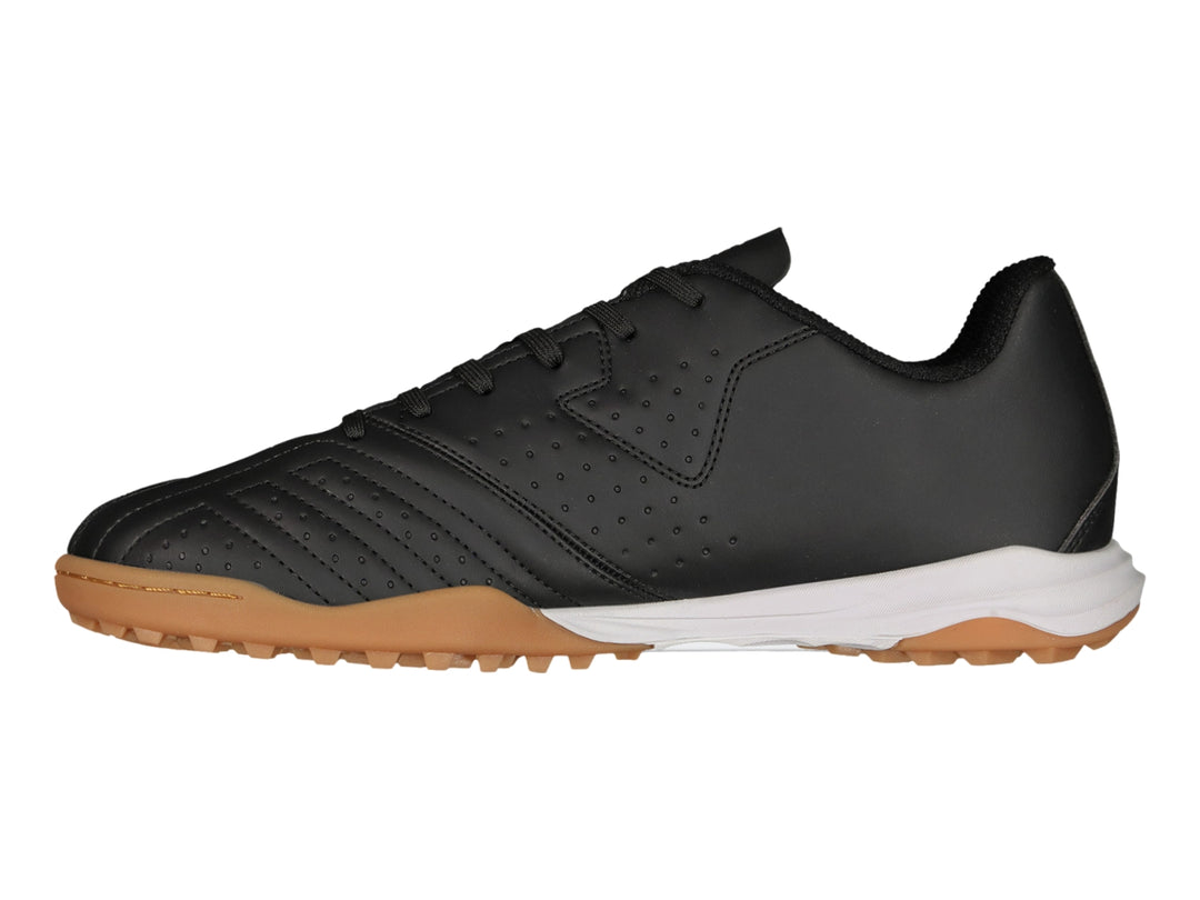 Zapato de fútbol Charly en color negro con suela blanca y marrón y logotipo dorado.