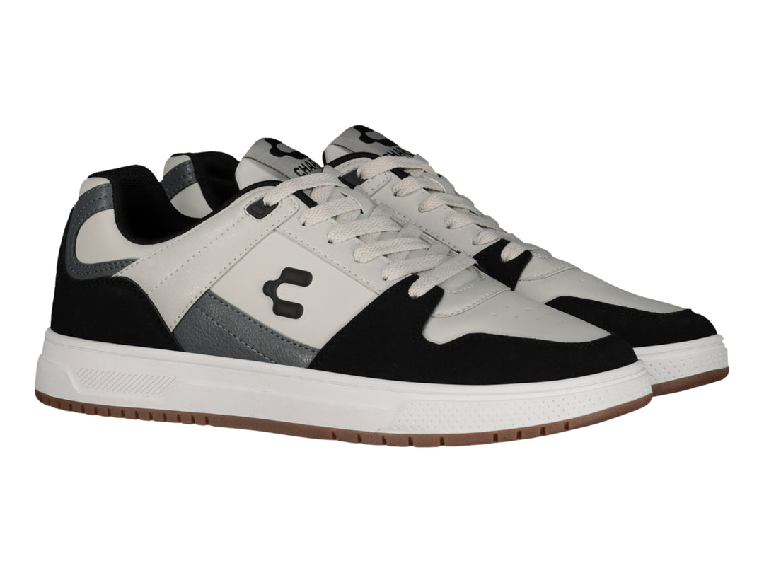 Tenis deportivos Charly en colores gris, negro y blanco con suela blanca y base café.
