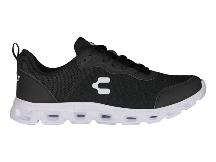 Tenis deportivos Charly color negro con suela blanca y logotipo blanco lateral.
