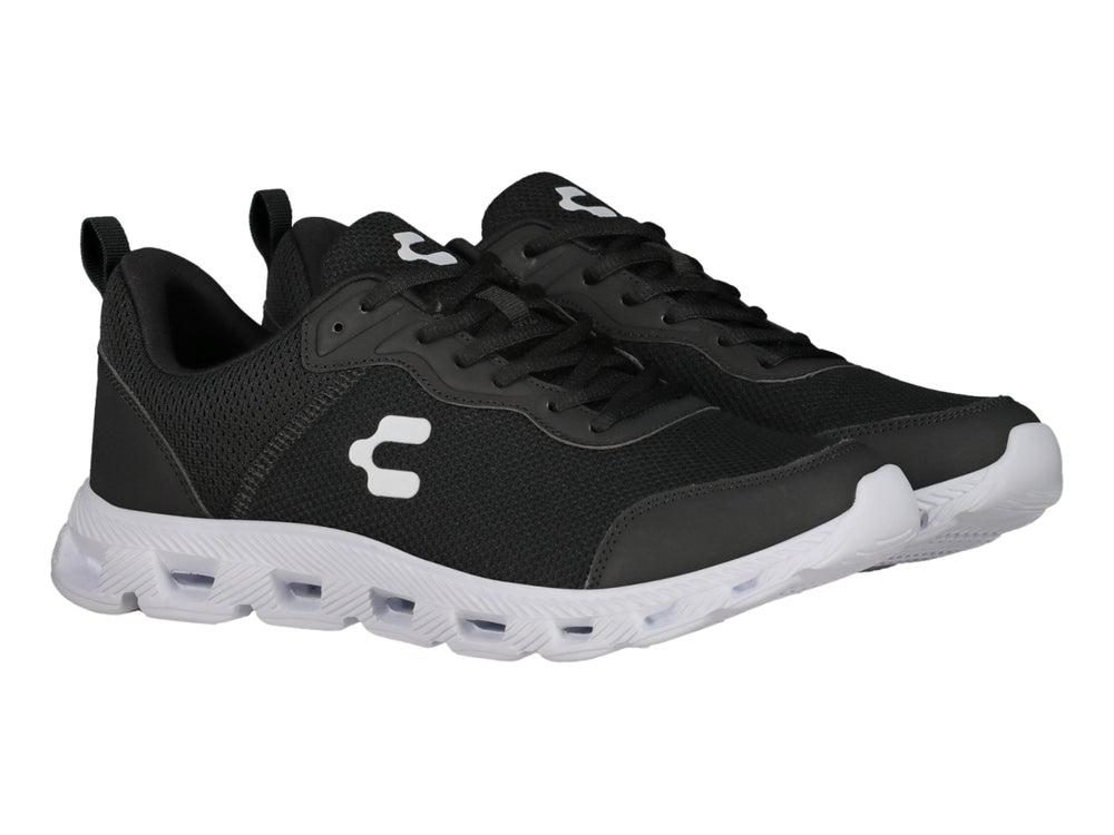 Tenis deportivos Charly color negro con suela blanca y logotipo blanco lateral.