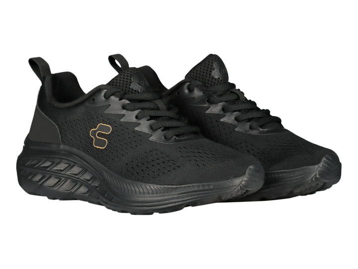 Tenis deportivos Charly de color negro con suela gruesa y tejido transpirable.