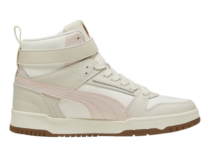Tenis PUMA de cuello alto en color blanco hueso con detalles en rosa pastel y suela café.