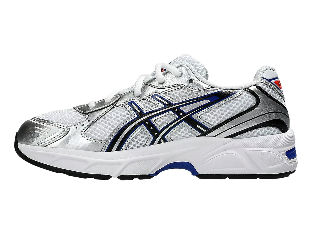 Tenis deportivos ASICS para niños en color blanco con detalles en azul y plata.