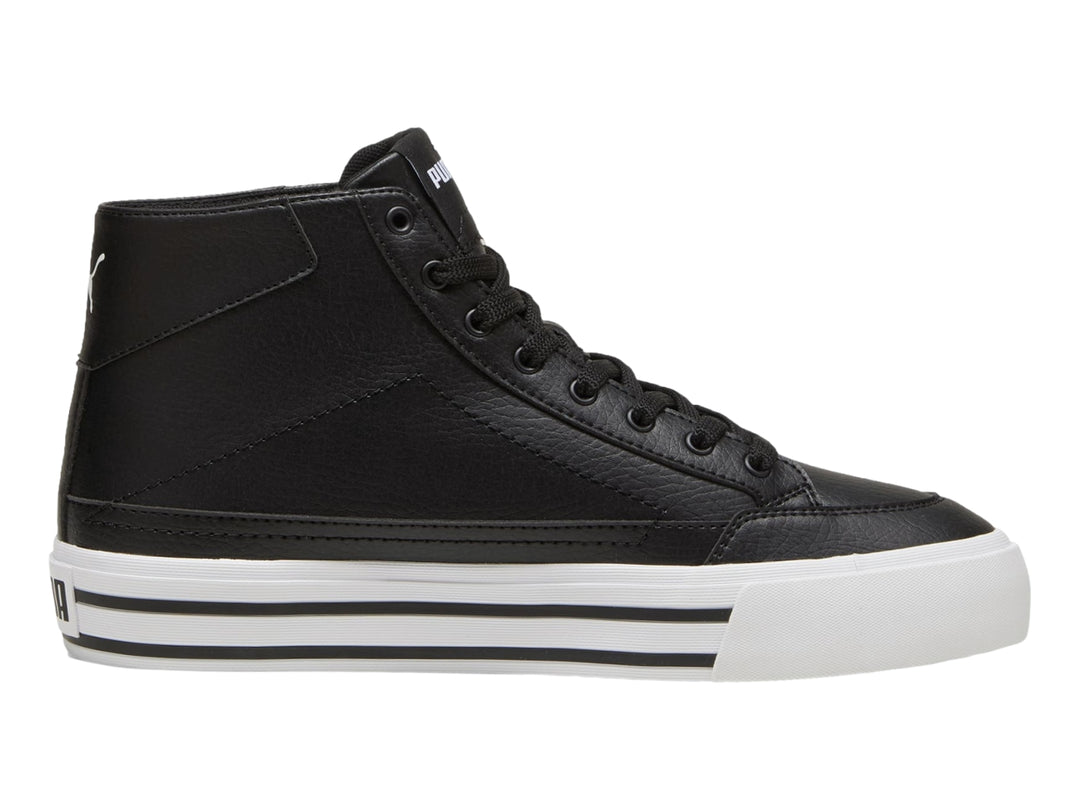 Tenis PUMA de corte alto en color negro con suela blanca.