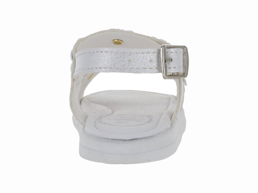 Sandalia blanca para niña con detalles de flores brillantes y hebilla plateada.